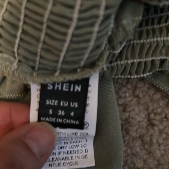 Green Long Sleeve Crop Top - Picture 2 of 2